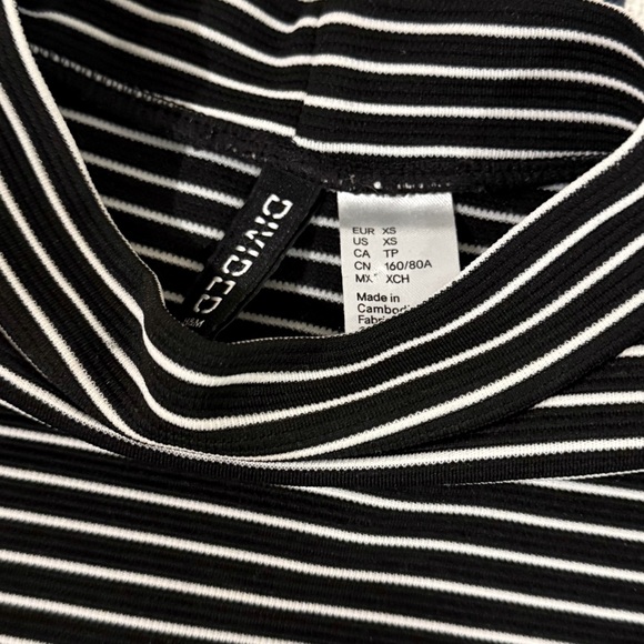 H&M Divided | Striped Mock Neck Top | XS - Picture 5 of 5